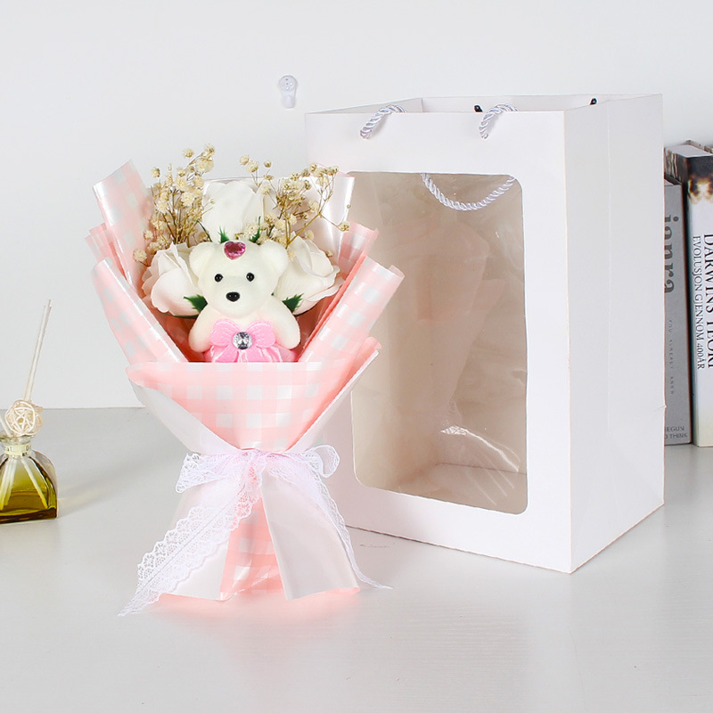 白玫小熊+橱窗花束
