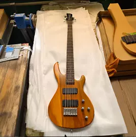 弹拨类乐器;拉弦类乐器;吉他效果器配件