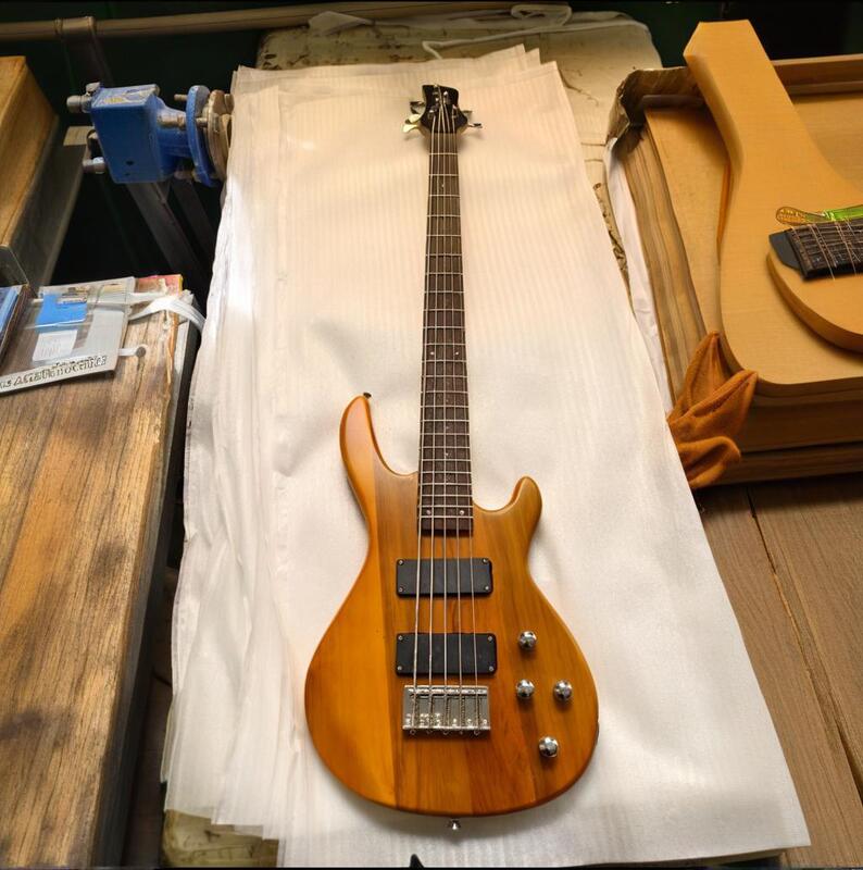 Cross-Border Five-String Electric Bass Imported with Rosewood Body, Rosewood Headstock, Fully Enclosed Tuners, Electric Bass Wholesale Instrument Cross-Border Five-String Electric Bass Imported with Rosewood Body, Rosewood Headstock, Fully Enclosed Tuners, Electric Bass Wholesale Instrument