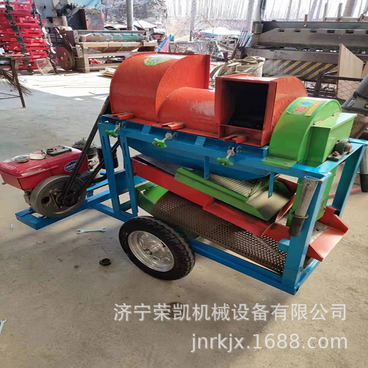 8马力柴油移动多功能脱粒机 出口牵引轮胎扒皮脱粒机高粱大豆稻谷