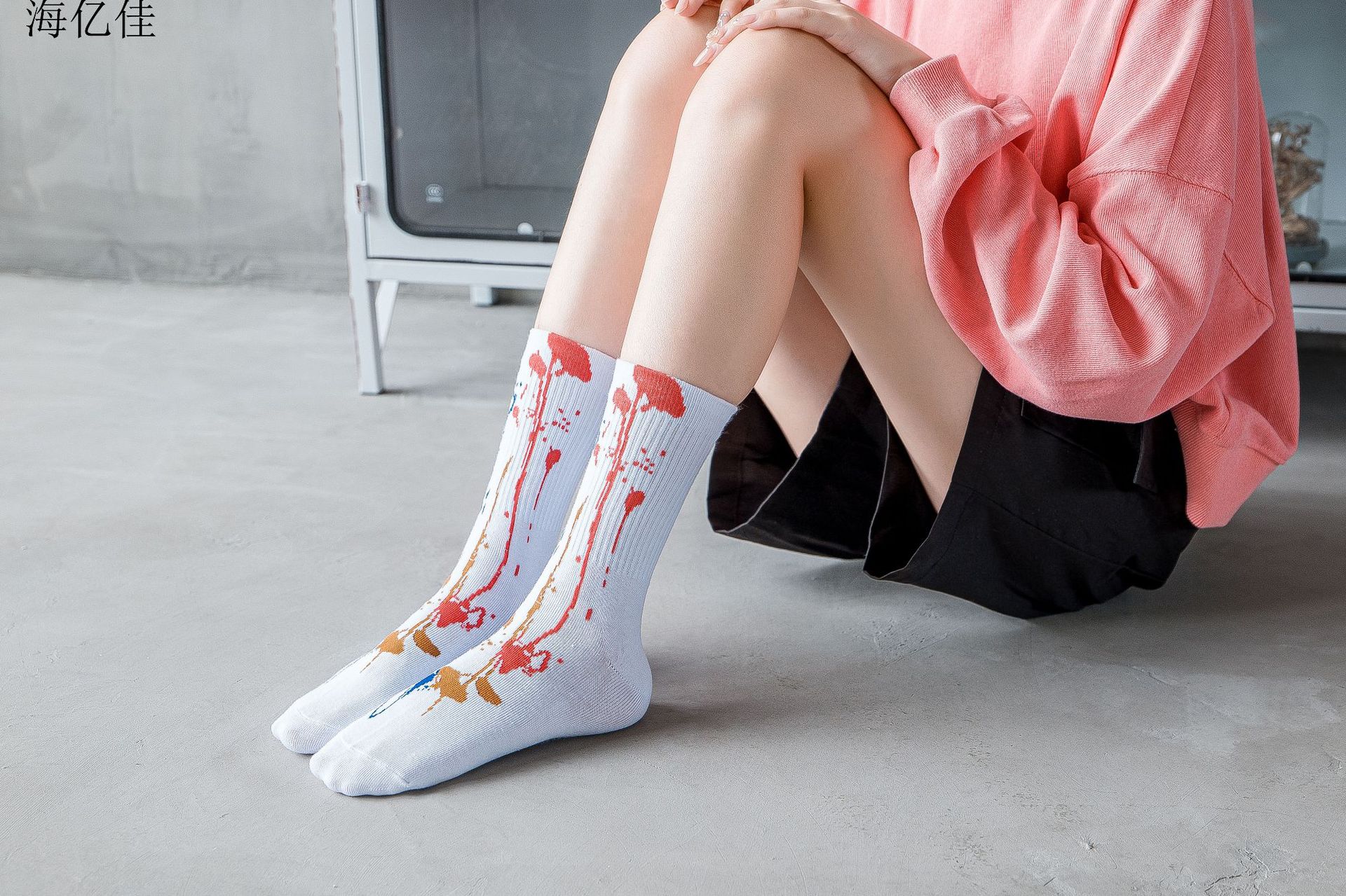 2021 Autumn And Winter Socks Female Cartoon Crocodile Middle Tube Korean Geometric Pile Socks display picture 4