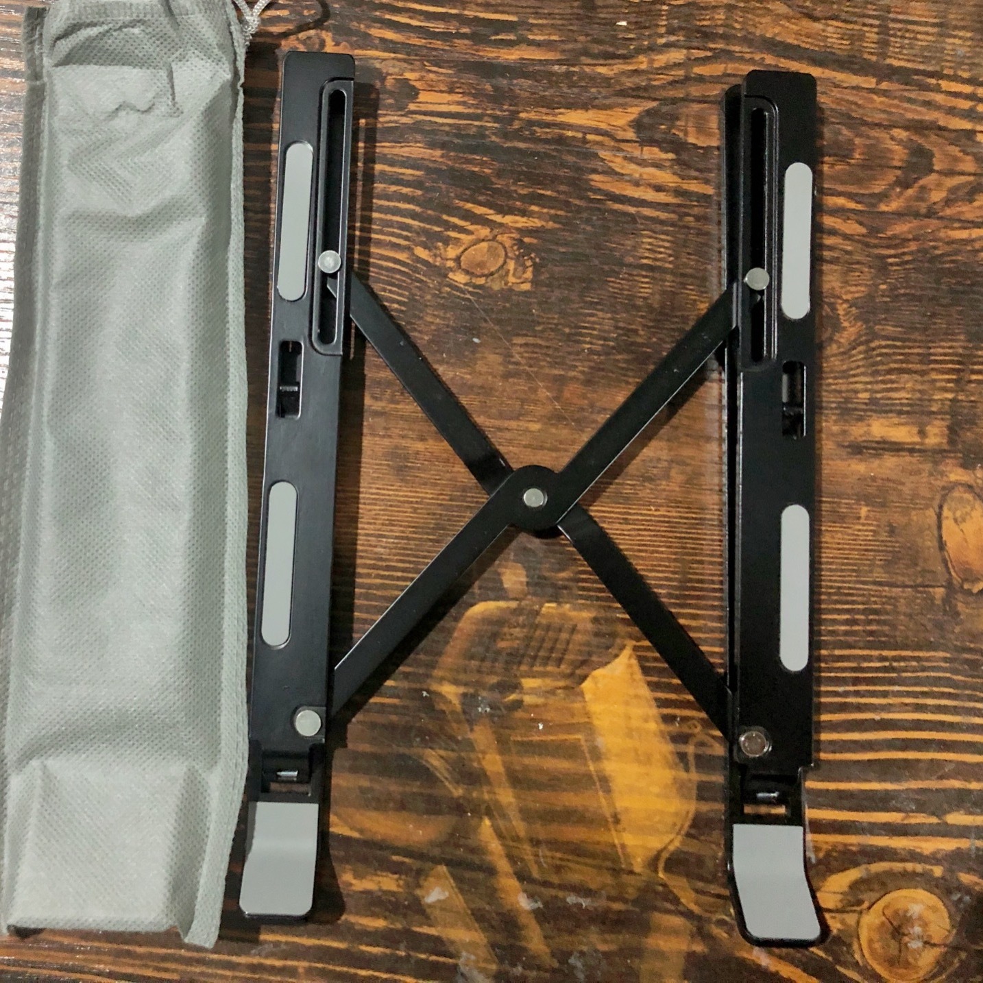 Ventas directas de aleación de aluminio portátil soporte de 18 pulgadas de silicona completa tenedor único escritorio aumento de la altura disipación de calor de almacenamiento plegable