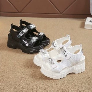 Женские летние пляжные сандалии на платформе в спортивном стиле 2025 года, открытый носок, на липучке, модная интернет-сенсация