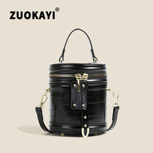 б�����ɫ���s�n��ٴ��|��ˮͰ��ͨ�ڕr�����e���������y����Ů