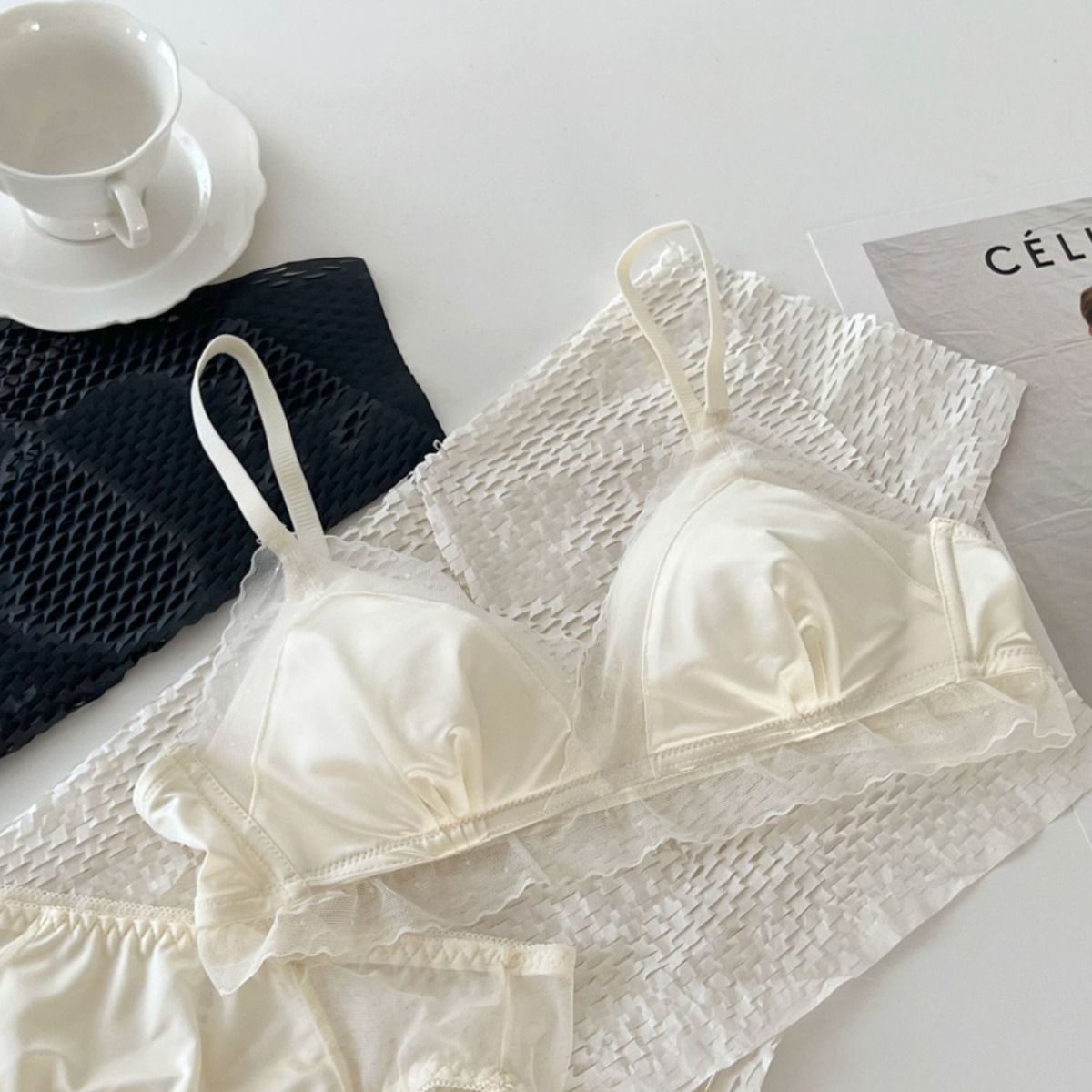 Venta directa de fábrica comercio electrónico transfronterizo Sudeste de Asia Vietnam Tailandia damas seda francesa satén recogido cómodo sujetador