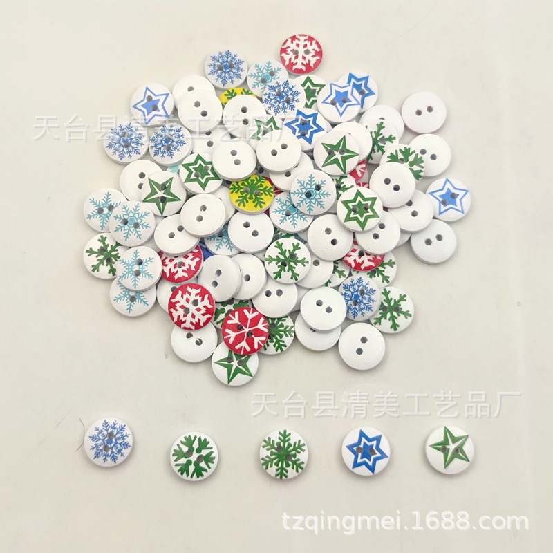 15mm botones redondos de dos ojos copos de nieve de Navidad con fondo blanco, 100 botones de madera mixtos de estrella de cinco puntas en un paquete