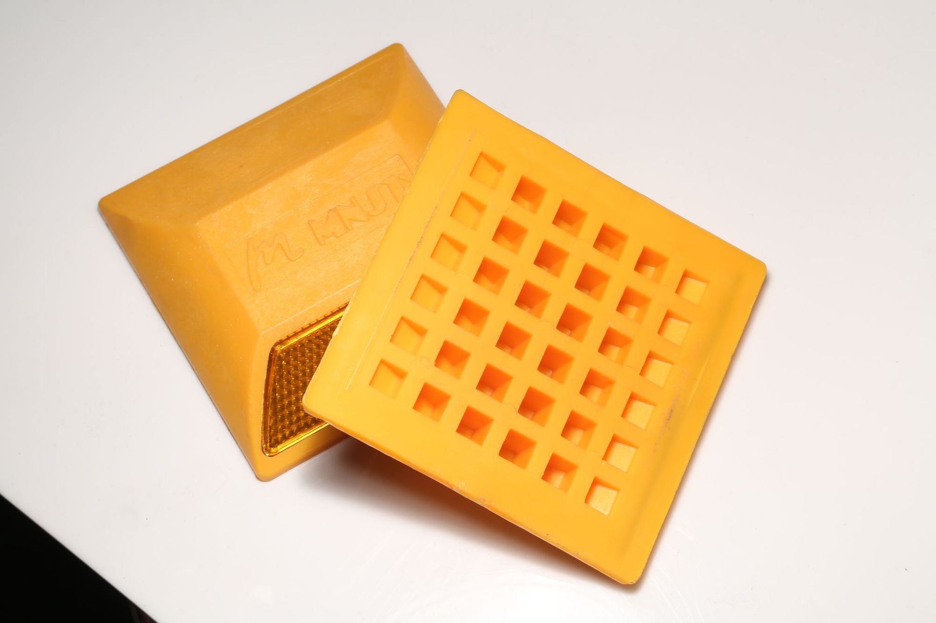 供应塑料道钉 单双面道钉 道路小区 突起路标 10cm