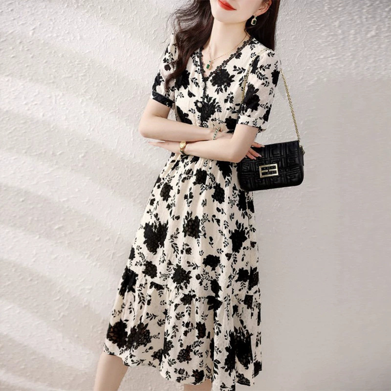 Đầm maxi nữ cổ chữ V họa tiết hoa nhí, tay ngắn, eo cao kiểu Pháp — Hoa màu đen chi tiết 3