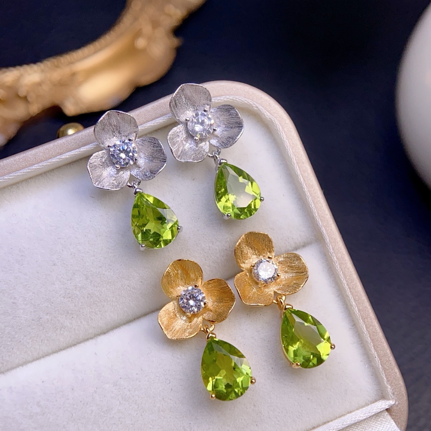Natural peridot earrings, set in 925 silver, 925 silver plated with white gold, main stone size 7*9mm