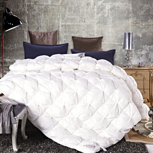 Hungarian 95% White Down Winter Comforter Insulated Thick Down Comforter for Five-Star Hotels Spring and Autumn Season