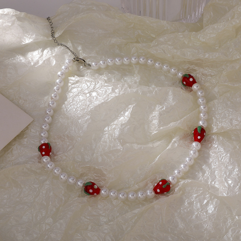 Fashion Strawberry Pearl Chain Necklace Wholesale display picture 4