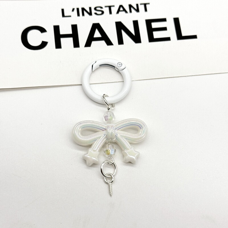 蝶結びのキーホルダーのカバンはスプリングを掛けてdiyのアクセサリーの部品を掛けます。|undefined