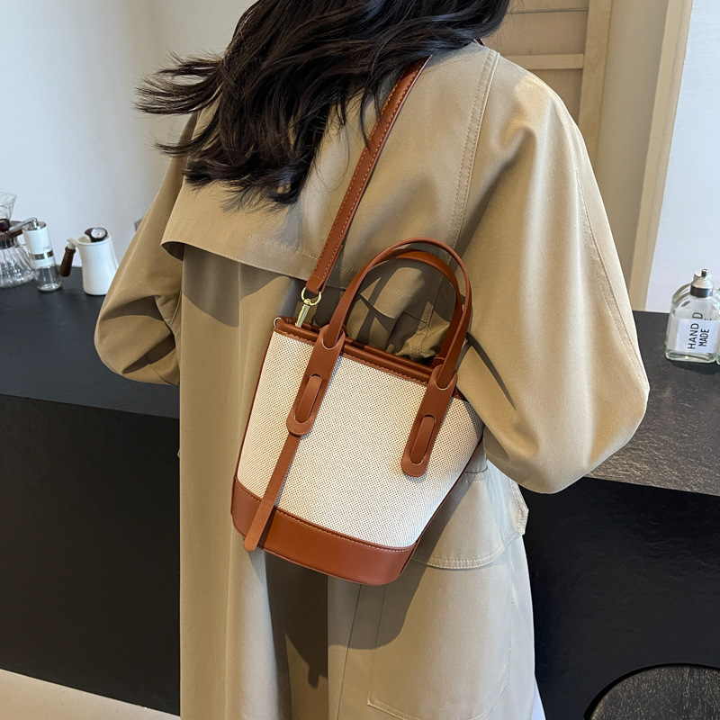 Bolsa de balde de color de contraste popular de este año 2026 nuevo bolso de hombro universal bolso de viaje simple de alta calidad