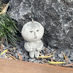 灰色のピンクのウサギの周辺の上海のフラッシュのドーパミンの漫画のぬいぐるみの変装は幽霊のペンダントの灰色の石の人を作ります。
