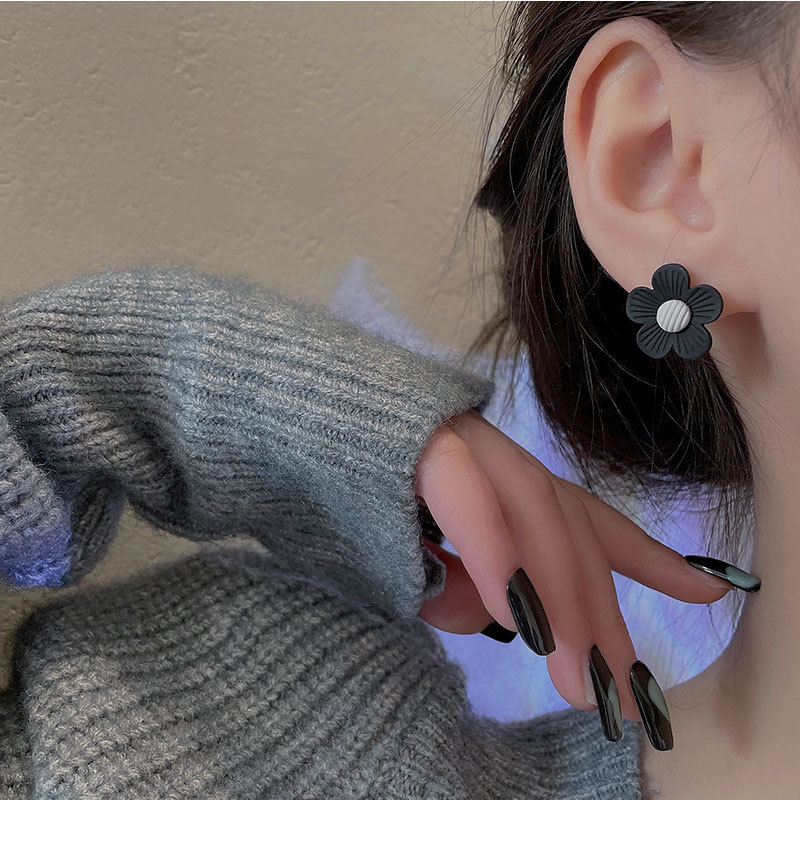 fashion asymmetric bow flower earrings simple alloy earringspicture2