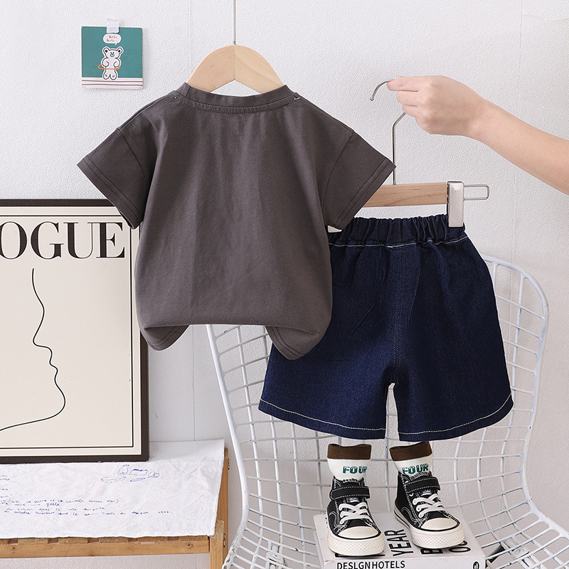 Ensemble deux pièces pour garçons, tendance été 2026, composé d'un t-shirt à manches courtes et d'un short, motif dessin animé. ALYCExiyuebaobao_voghion.com