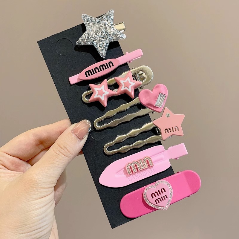 Sweet Cool Metal Hairpin Mujeres 2025 nuevo estilo de alto nivel frente fresa cabello cortado oreja lateral clips adornamiento para el cabello