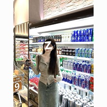 2025辣妹设计感正肩新款V领长袖T恤女早秋纯色感显瘦百搭上衣女潮