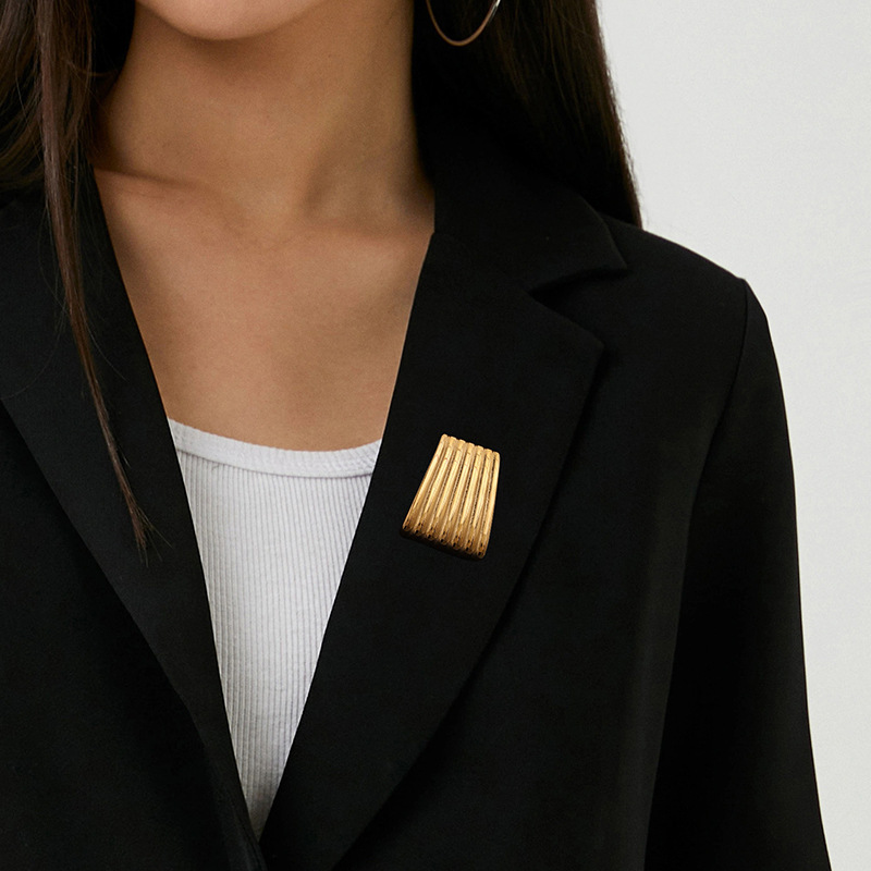 Wanxing estilo europeo y americano de acero inoxidable geometría cuadrada costilla broche femenino de alta calidad nicho de alta gama prendas de vestir joyas transfronterizas