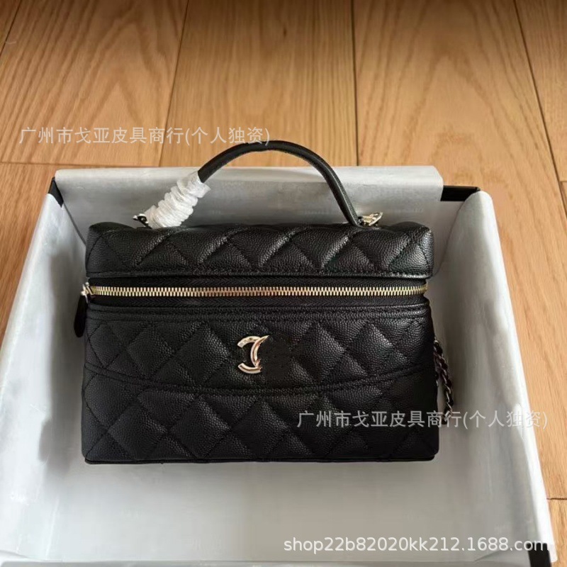 2025 New Luxury Style Quilted Chain Bag Women's Genuine Leather Shoulder Crossbody Bag Versatile Lunch Box Bag Evening Bag Handbag - Thumbnail 2