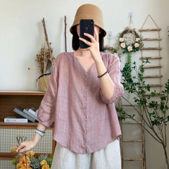 綿麻の上着の女性のハイエンドの亜麻のお母さんの夏服の中で袖の7分の袖の大きいサイズは腹を遮ってやせている若いラミーのシャツを現します。