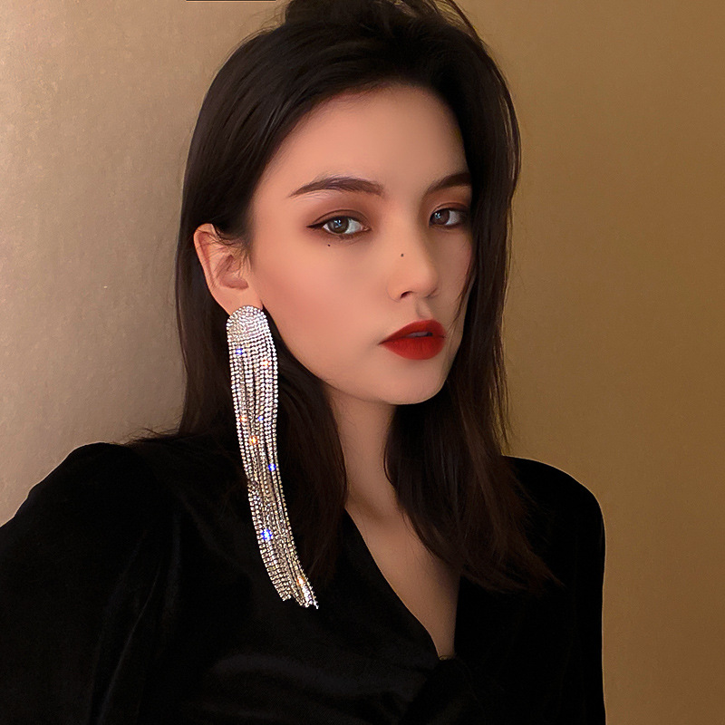 34g Weight Artificial Gemstones Inlay Material Earrings Classification Housewarming, Anniversary, Business, Wedding, Travel, Birthday, Festival Occasion Alloy Material Tassel Pattern Women'S Gender Diamond Design Fashion Style Silver Color Fashion Tassel Diamond Alloy Artificial Gemstones Earrings 无