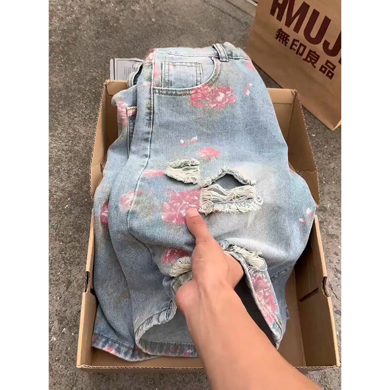 Floral print ripped denim shorts for men, summer wear, American style, high-waisted, mid-length, plus size, below-the-knee, quarter-length pants Floral print ripped denim shorts for men, summer wear, American style, high-waisted, mid-length, plus size, below-the-knee, quarter-length pants