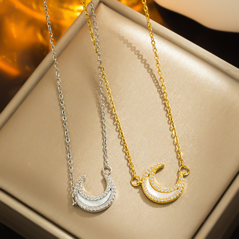 Super Fairy Zircon Moon Necklace ~ Ins Special-interest Design Super Flash High-grade Light Luxury Clavicle Chain 2023 New Fashion Women display picture 1