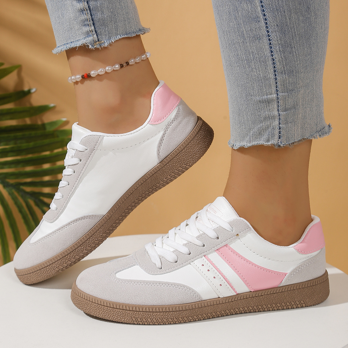 Zapatos de entrenamiento de base plana para mujeres 2026 nuevos zapatos de skate de primavera y verano retro de comercio exterior transfronterizo zapatos casuales grandes zapatos blancos para mujeres