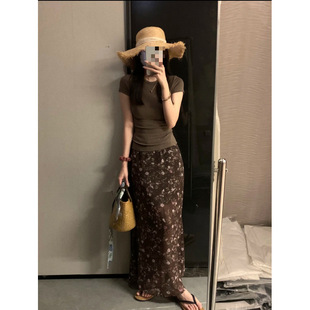 Niche Simple Top Coffee Color Right Shoulder Short-Sleeved T-Shirt Women's Summer Floral Skirt Long Skirt Holiday Style Two-Piece Set