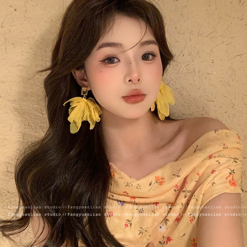 Pendientes de flores de sol de paja de estilo vacacional Pendientes de primavera y verano para mujer