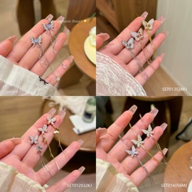 项链;耳钉;手链