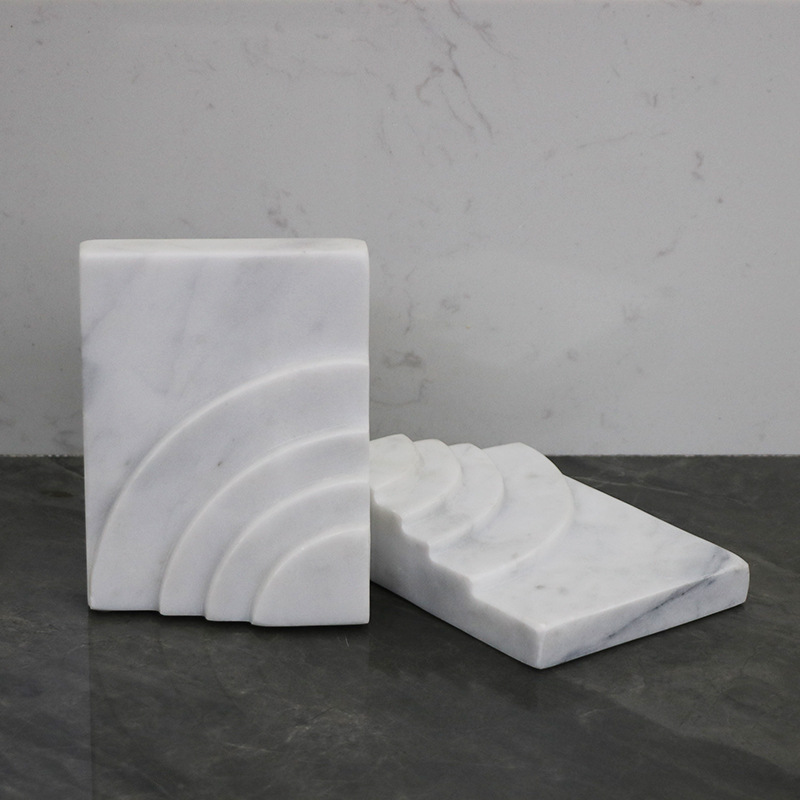 ����ֱ������ʯ����ڼ���ɫ�鷿ʯ�İڷ��������β�����ڼ�