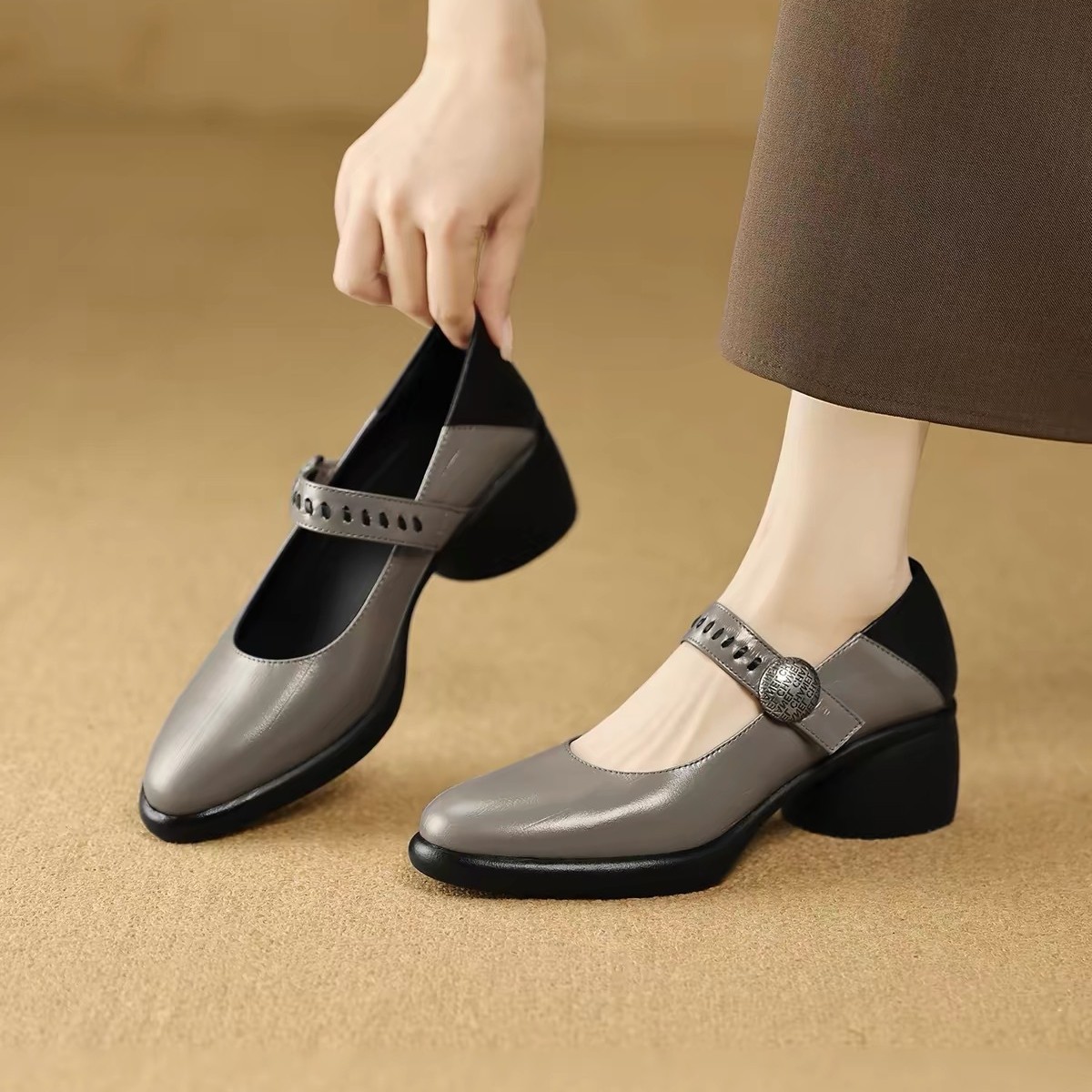 Waterproof genuine leather mom shoes, soft-soled comfortable single shoes, chunky heel women's shoes, mid-heel commuter leather shoes, retro shallow-cut