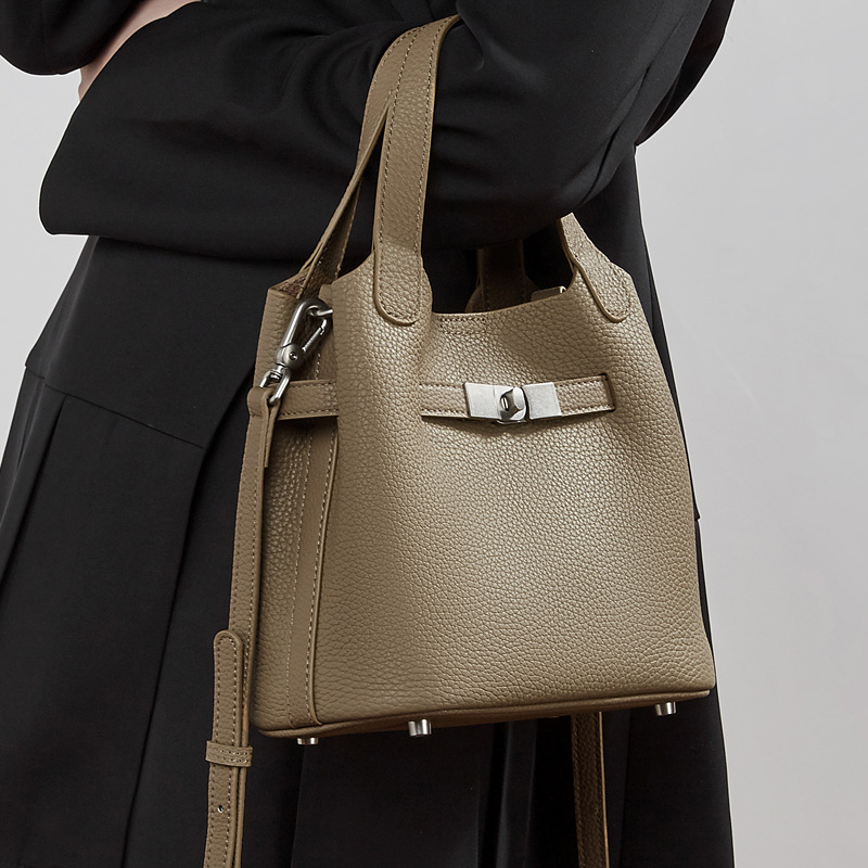 Top Grain Cowhide Leather Vintage Casual Commuter Large Capacity Tote Bag For Women 2026 Spring/Summer Niche Versatile Shoulder Bag