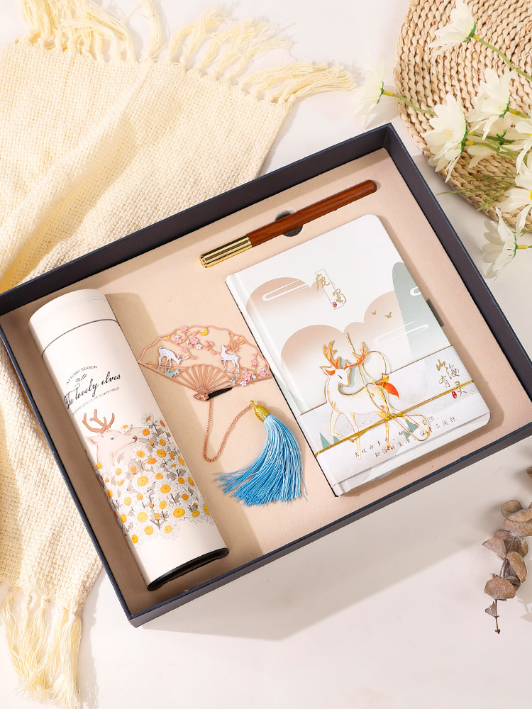 Batch Birthday Gift for Girls' Best Friends and Female Friends: 12-Year-Old Girls, 10 Practical Gifts, Imperial Palace Cultural and Creative, Teacher's Day