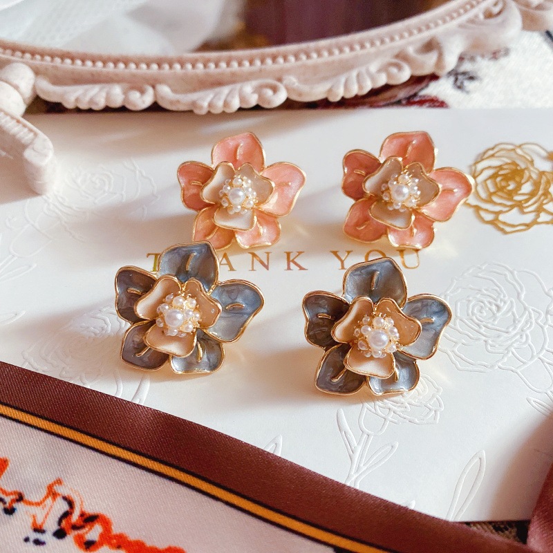 Camellia Brooch with a High-End, Luxurious Feel, Super Beautiful Enamel-Painted Floral Design, Anti-Exposure Pin for Women