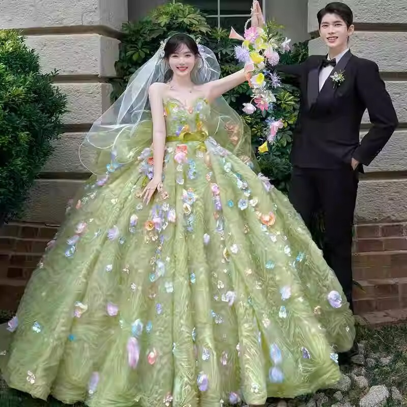 Green Strapless Floral Trailing Wedding Dress with a Fresh and Elegant Vibe, Suitable for Travel Photography, High-End Forest-Style Wedding Gown Green Strapless Floral Trailing Wedding Dress with a Fresh and Elegant Vibe, Suitable for Travel Photography, High-End Forest-Style Wedding Gown
