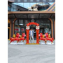 春节吉祥物贺岁卡通新年马摆件商场楼盘景区门店小区玻璃钢装饰品