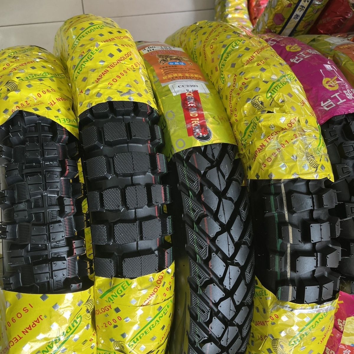 Motorcycle tire 3.00-18 extra high tooth steel tire 8-layer thickened non-slip wear-resistant vacuum inner and outer tire