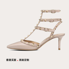 真皮v家リベットハイヒールの細いと三環バンドの柳丁の先のサンダルの女性の大きいサイズの41-43の花嫁の結婚靴
