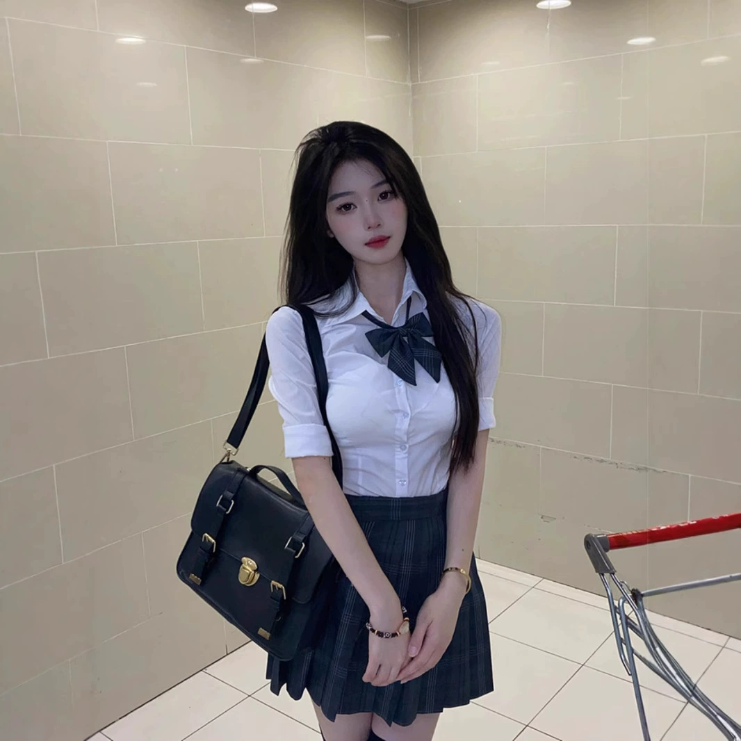 Оригинальная рубашка с короткими рукавами и талией