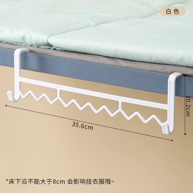 国境を越えた道具を掛けてベッドの上の服を掛けてベッドの上にハンガーを掛けて学生の寝室の寮の物置を掛けます。|undefined