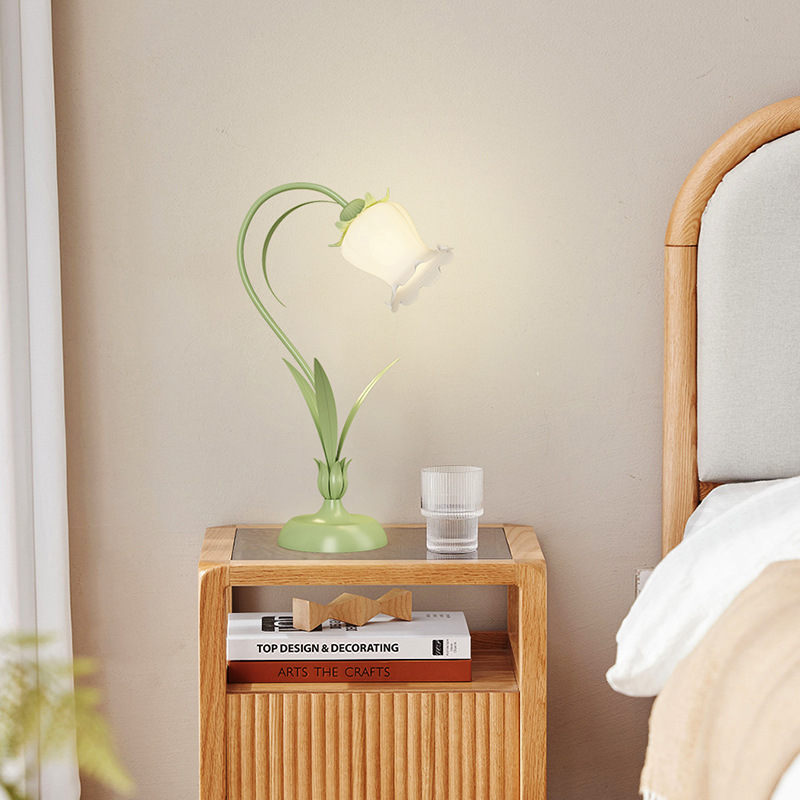 Lámparas de escritorio de flores de orquídeas pastorales creativas francesas, cálidas luces de cabecera del dormitorio, escritorio minimalista, lámparas de Taichung Mountain