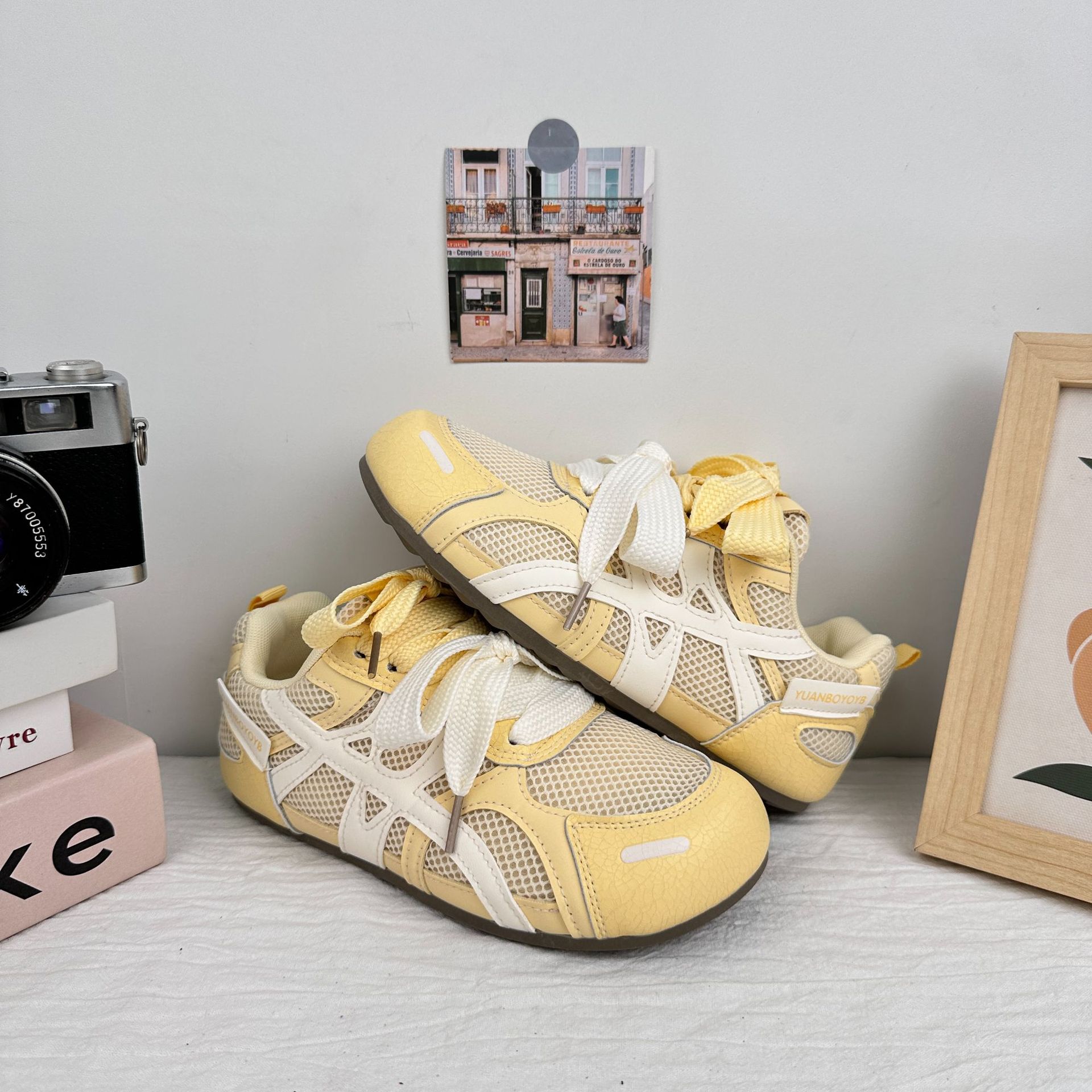 Yuanbo a través de la red fea y linda Forrest Gump zapatillas mujer 2025 verano nuevo nicho versión coreana del entrenamiento alemán deportes pequeños zapatos blancos en nombre del cabello