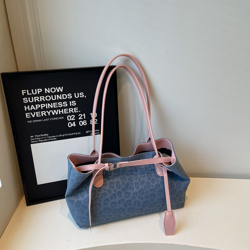Demi-season fashionable capacious retro underarm bag