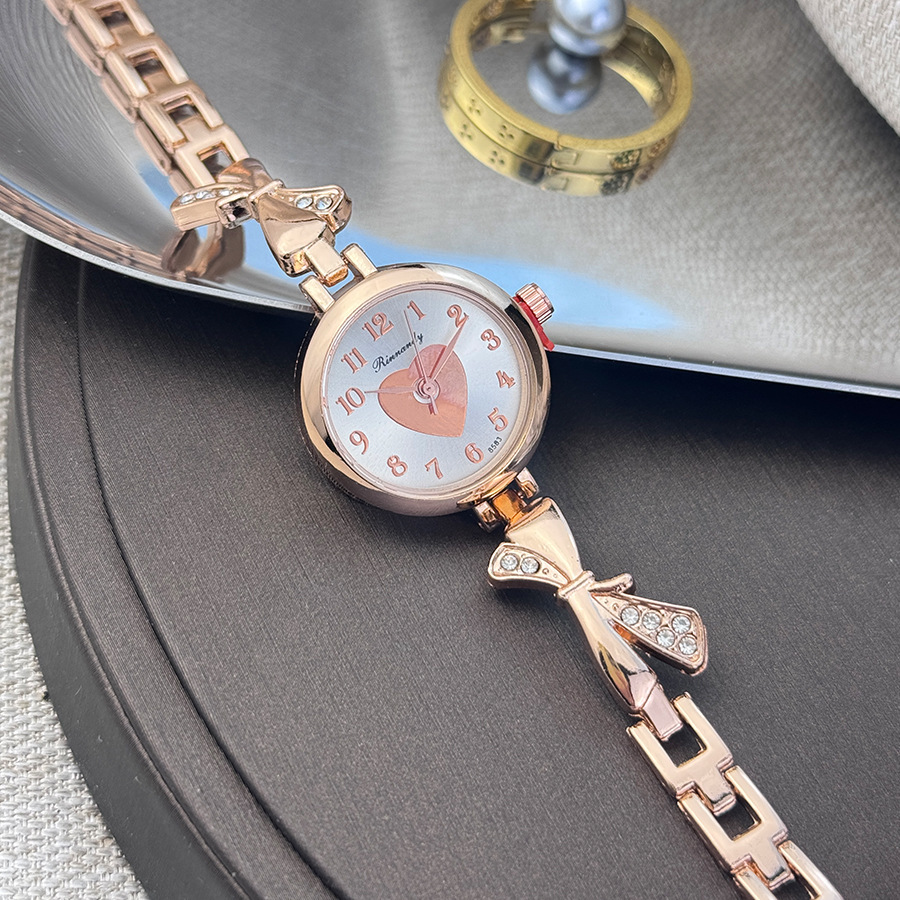 Alloy Set Bow Bracelet Watch Love Face Exquisite Fashion Ladies Quartz Watch New Simple New Style