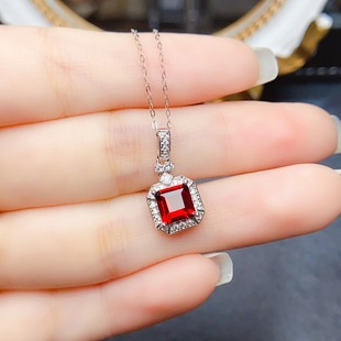 New natural garnet pendant S925 silver inlaid main stone 6*6mm Joker net red explosions women's jewelry wholesale