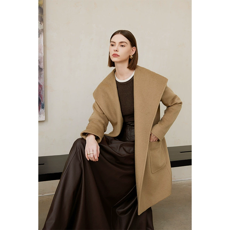 Классический двусторонний кашемировый пальто-пальточкообразный жакет Max M с эффектом ряби, который можно использовать как подкладка для кашемирового жакета RIALTO с надписью.