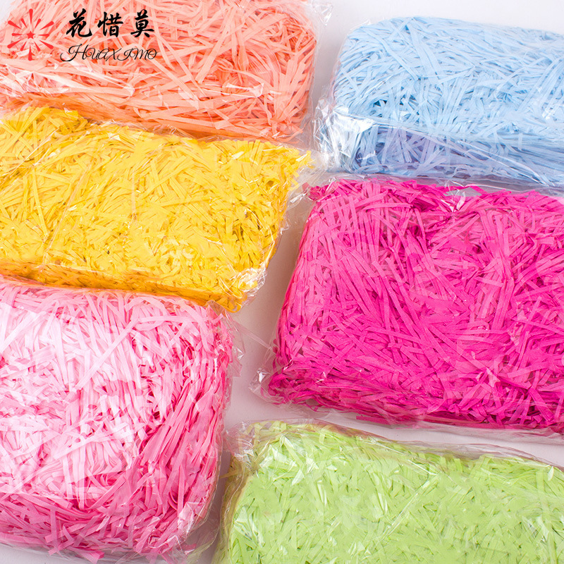 Rafia seda respetuosa con el medio ambiente papel triturado seda cosméticos fruta caramelo caja de regalo llena de color papel triturado seda en stock al por mayor